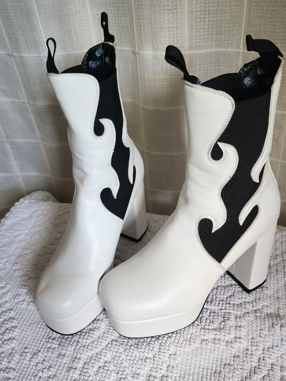Dolls Kill White Flame Platform Chelsea Boots Women's Size 8 Gothic Chunky Heels